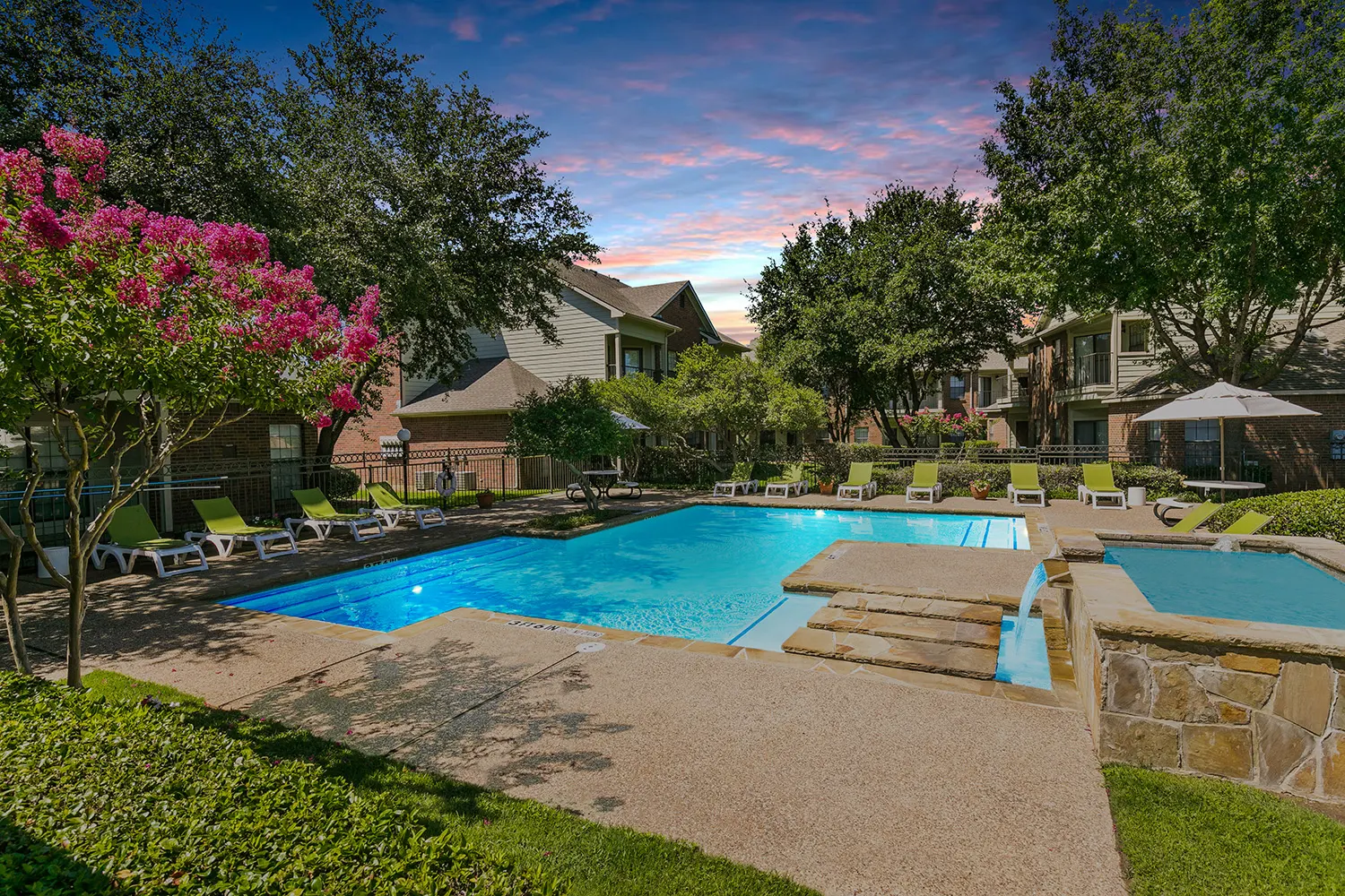 Forest Park Apartments Bedford - Beautiful apartment community